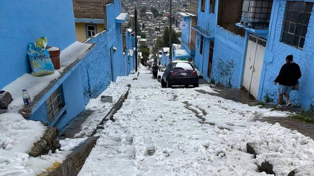El granizo hace más resbalosas las calle en la CDMX