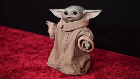 Grogu se roba las miradas en la premiere de “The Mandalorian and Grogu” en Los Ángeles