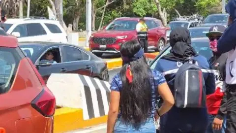 Caos en Guerrero: Normalistas bloquean la Autopista del Sol y Palacio de Gobierno; ¿cuál es su demanda?
