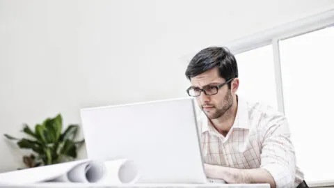 Latinos en EE.UU. ya no se concentran en labores manuales y construcción; crece su presencia en empleos profesionales