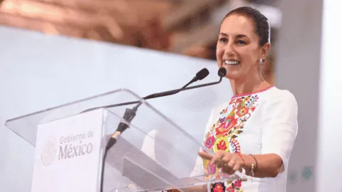 Sheinbaum felicita a madres por el 10 de mayo y aseguró que la violencia contra las mujeres terminó