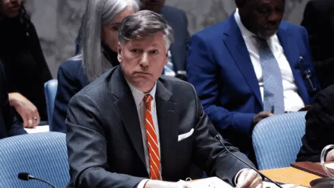Christopher Landau criticó a diputados de Morena tras apoyo a Raúl Castro