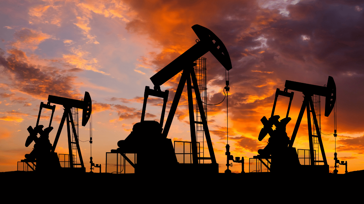 Reservas de petróleo de la OCDE caen a su nivel más bajo en 35 años mientras la AIE alerta de posible superávit en 2027