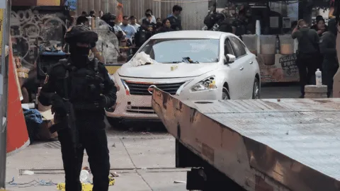 Vehículo causa destrozos en tianguis del Zócalo de Chilpancingo; al menos 28 personas recibieron atención