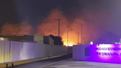 Incendio en zona de pastizales en Clínica 20 del IMSS provoca evacuación en Tláhuac