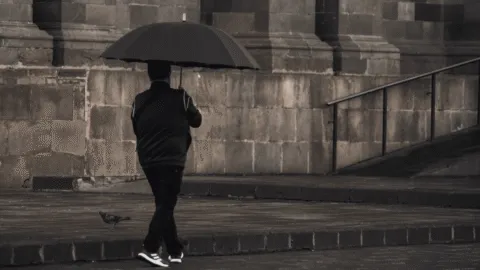 ¡Carga el paraguas! Lluvias de ligeras a intensas se prevén este viernes en 25 estados