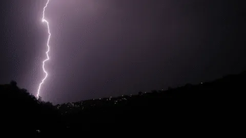 Intensa tormenta eléctrica provoca apagones e inundaciones en Oaxaca