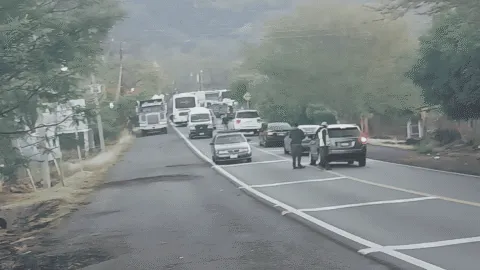 Violencia en Cotija, Michoacán, deja bloqueos, vehículos quemados y balaceras
