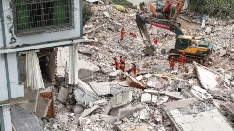 Sismo de 5.2 deja al menos 2 muertos y edificios colapsados en China