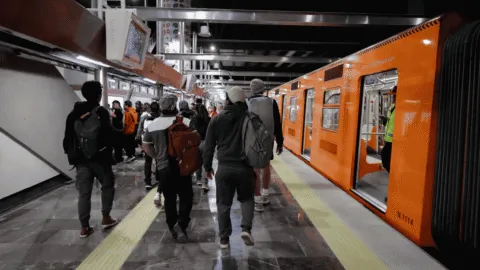 Metro CDMX mantiene cierres de estaciones y horario especial para este lunes; así funciona