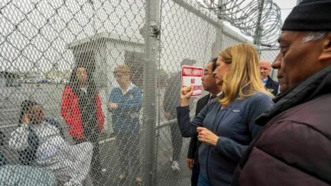 Gobernadora de New Jersey denuncia abusos en centro migratorio Delaney Hall