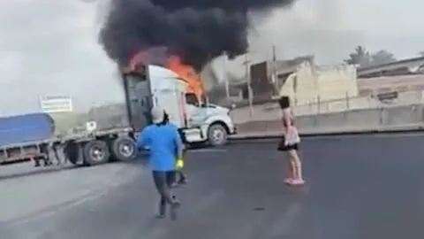Blindan Jalisco tras enfrentamientos armados y narcobloqueos en límites de Colima y Michoacán