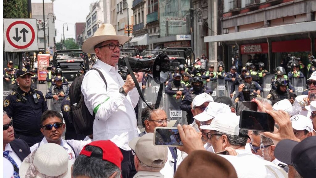 Jubilados buscan respaldo ciudadano contra reforma a pensiones