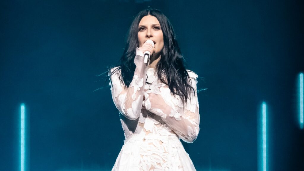 Laura Pausini conquista la Arena Ciudad de México con un show de tres horas lleno de emoción