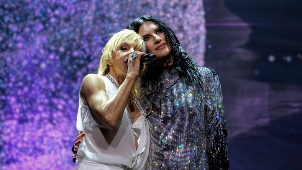 Laura Pausini conquista la Arena Ciudad de México con un show de tres horas lleno de emoción