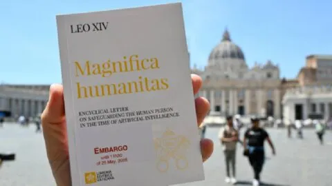El Papa León XIV pide “desarmar” la inteligencia artificial en histórica encíclica