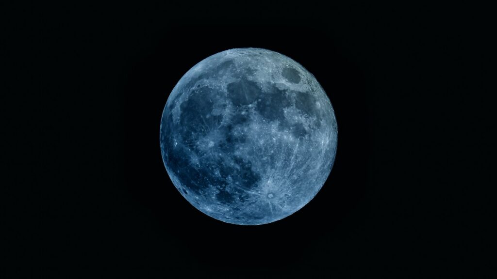 Luna Azul Chocara Con Estrella Brillante