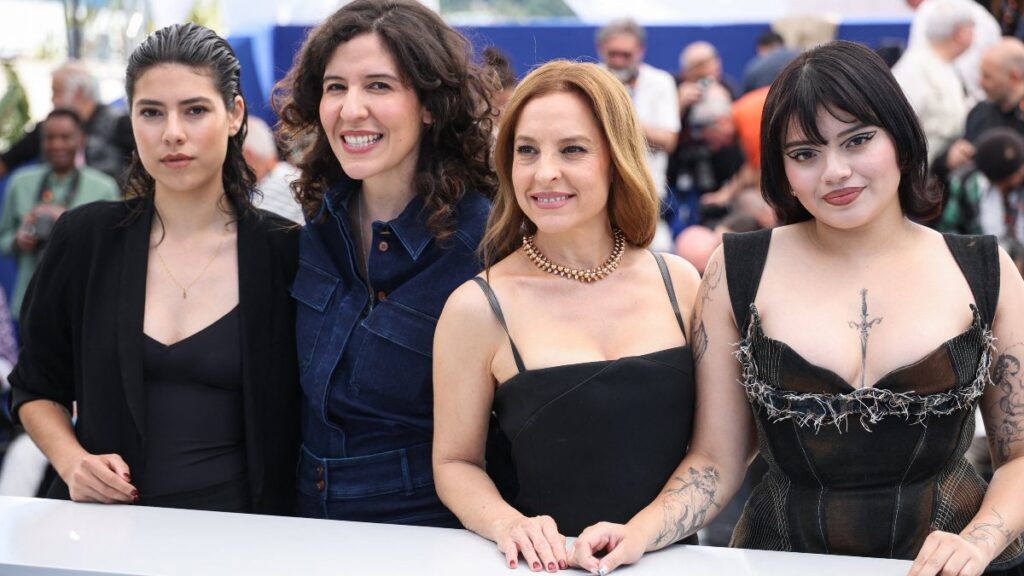 Marina de Tavira y actrices de "Siempre soy tu animal materno” ganan premio en Cannes