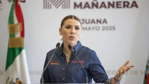 Marina del Pilar se queda sin luz en plena mañanera tras negar apagones en Baja California