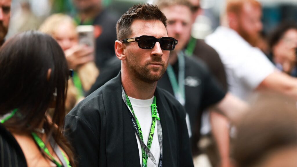 Messi se roba las miradas en el GP de Miami de la F1; saluda a Colapinto y visita el garaje de Mercedes