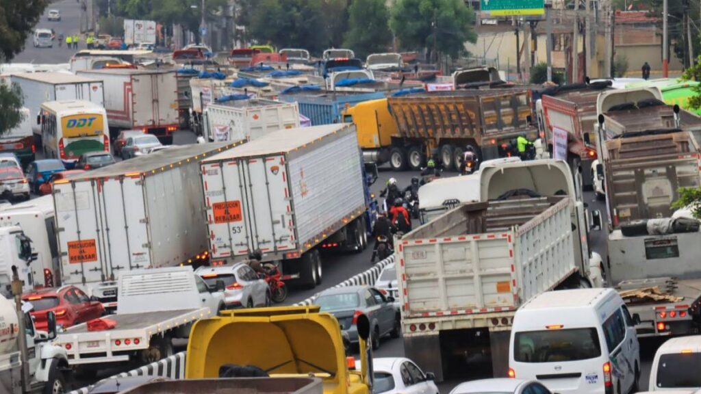Obras provocan intenso tráfico en la México-Pachuca rumbo a CDMX.