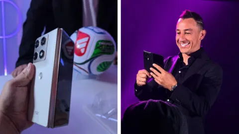 Motorola presenta su portafolio premium en México… ¡y le regala un celular a Andrés Guardado!