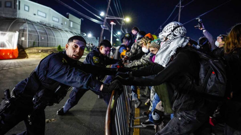Toque de queda por protestas migratorias en Nueva Jersey