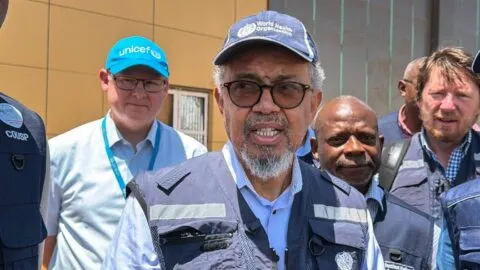 Director de la OMS visita zona cero del ébola mientras aumentan los contagios