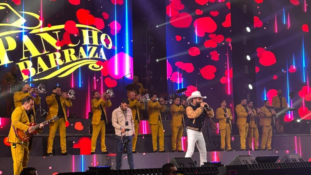 Pancho Barraza enamora a Guadalajara con su tour de 35 aniversario