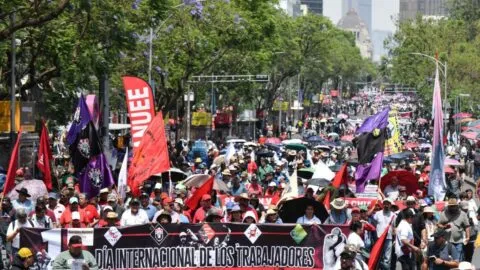 Trabajadores de diversos sectores encabezan las movilizaciones en CDMX este 1 mayo