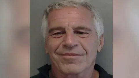 Surgen más presuntas víctimas de Epstein; Fiscalía francesa amplía indagatorias