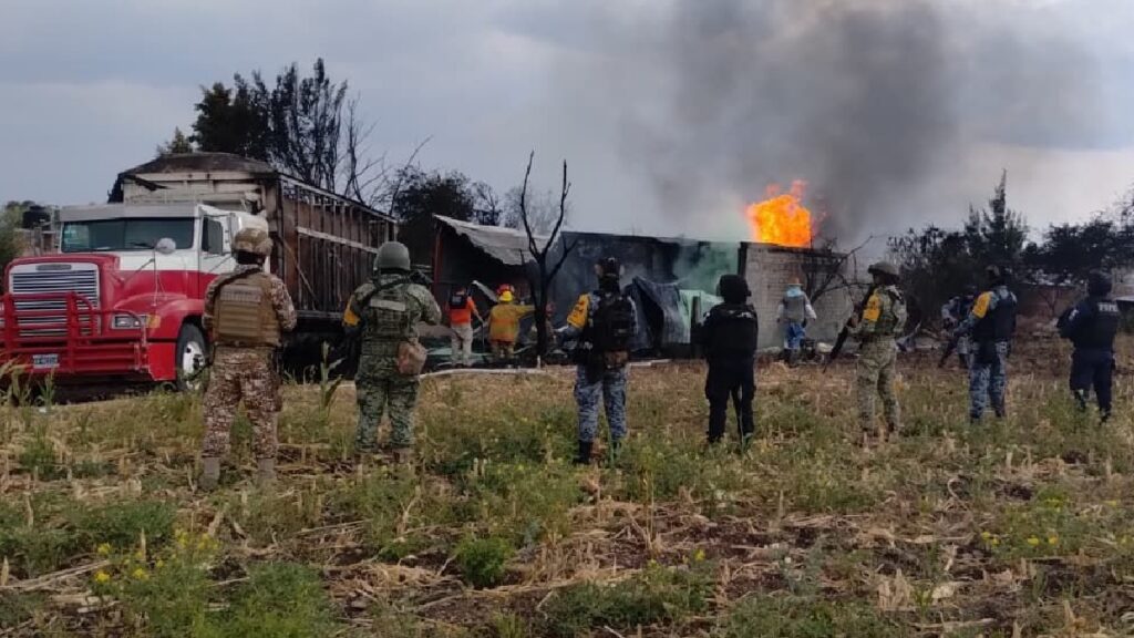 Incendio de tractocamión destapa bodega ilegal de combustible. Foto: Gob Guanajuato