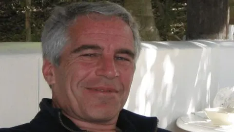Juez de EE. UU. revela supuesta nota de suicidio de Jeffrey Epstein