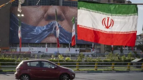 Irán cuestiona a Estados Unidos y mantiene en análisis propuesta para frenar conflicto