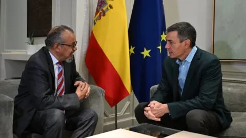 Pedro Sánchez analiza con el director de la OMS la llegada del crucero MV Hondius a Tenerife