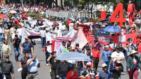 Colectivos feministas, estudiantes y policías encabezan las movilizaciones en CDMX este 14 de mayo