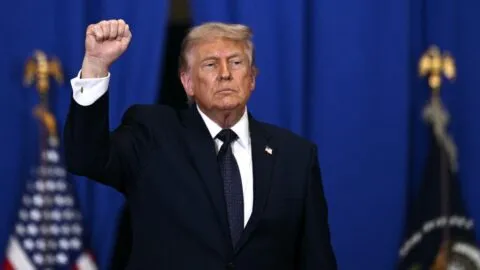 Trump afirma que diálogo con Irán avanza y descarta firmar un acuerdo apresurado