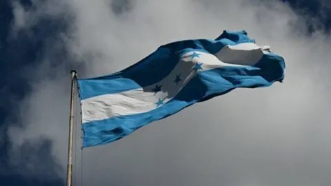 Honduras clasificará como terroristas a cárteles y pandillas; aumentan penas de prisión