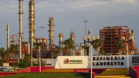Pemex enfrenta presión por caída de reservas petroleras