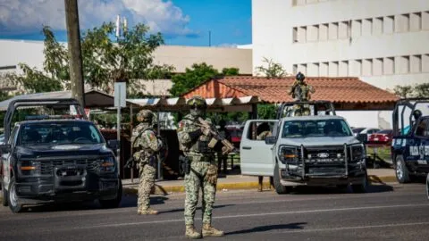 Violenta mañana en Culiacán: riña en el penal de Aguaruto deja 7 internos muertos; asesinan a comandante de la Policía Estatal