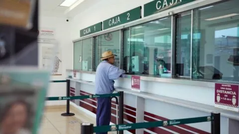 Si tu apellido inicia con B, hoy martes 5 de mayo recibes 6 mil 400 pesos de la Pensión Adultos Mayores