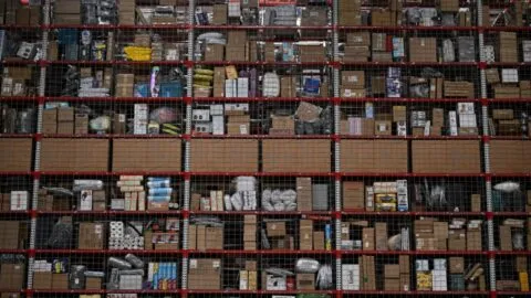 EE.UU. endurece envíos: busca frenar el tráfico de precursores químicos y equipo para fabricar drogas desde paquetes 