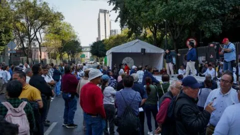 Trabajadores petroleros encabezan las movilizaciones en CDMX este 7 de mayo