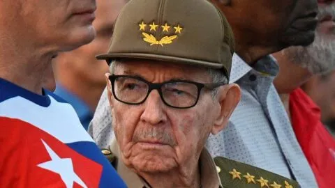 EE. UU. acusa a Raúl Castro de asesinato y reaviva la guerra contra Cuba
