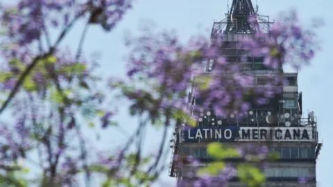 Rescatan bomberos de CDMX a 4 personas atrapadas en elevador de la Torre Latinoamericana