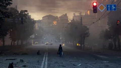 Rusia llama a extranjeros y diplomáticos a evacuar Kiev; advierte ataques a ciudad ucraniana
