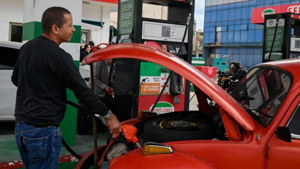 Cuba eliminará precio fijo de combustibles.