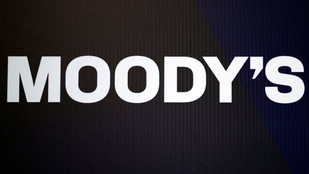 Moody’s baja calificación de México; ve debilidad fiscal