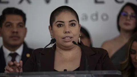 Activista Samara Martínez denuncia discriminación por parte de VivaAerobus