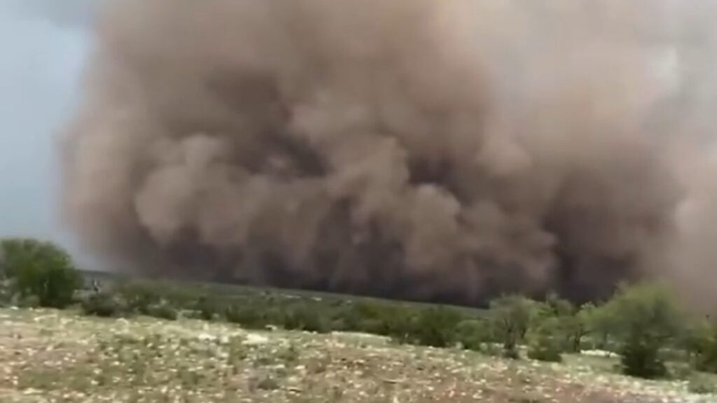 Se forma tornado en Coahuila y toca tierra en Zaragoza, dejando daños materiales